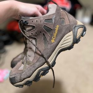 Columbia Hiking Boots - Men’s 9
